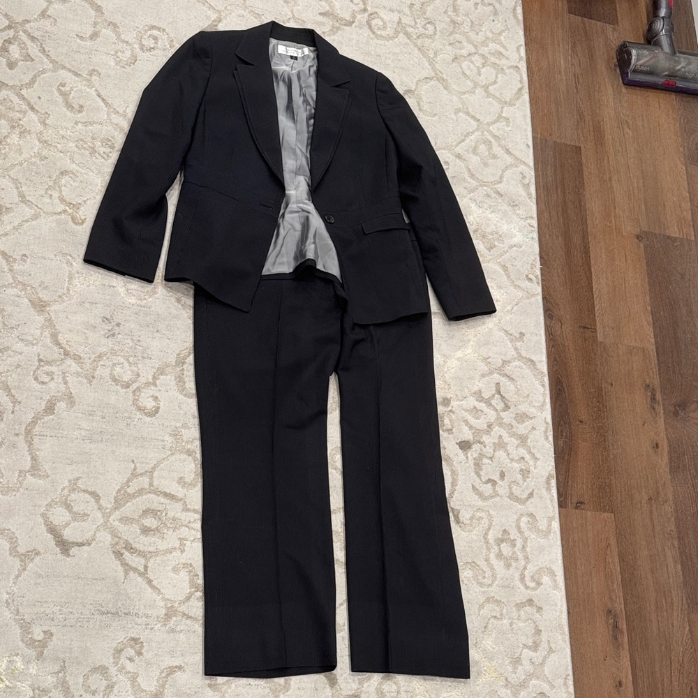Tahari Dark Blue Subtle Pinstripe Women's Blazer and Pants Suit Set